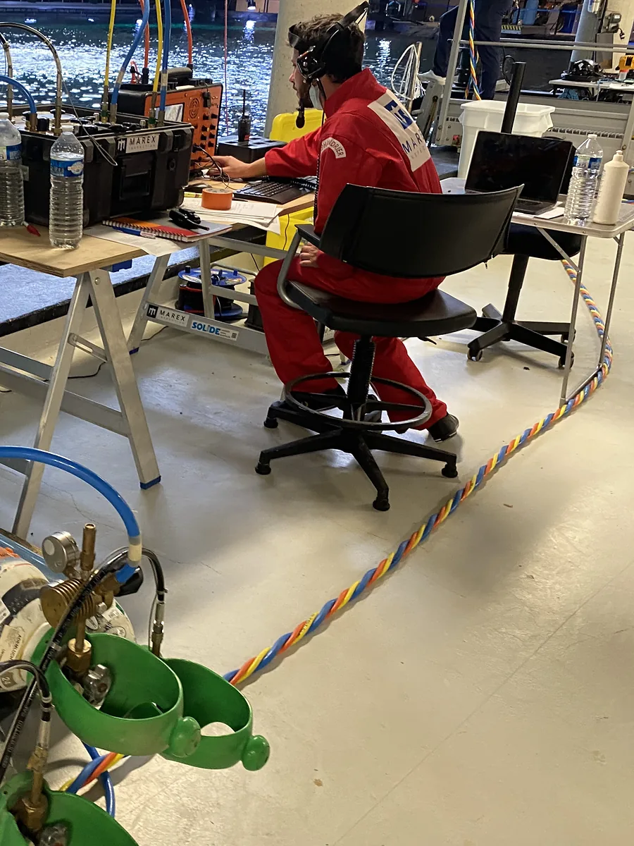 MAREX dive control during an aquarium inspection