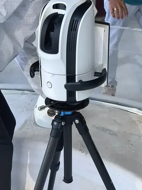 Tripod-mounted 3D measuring system surveying an acrylic pool